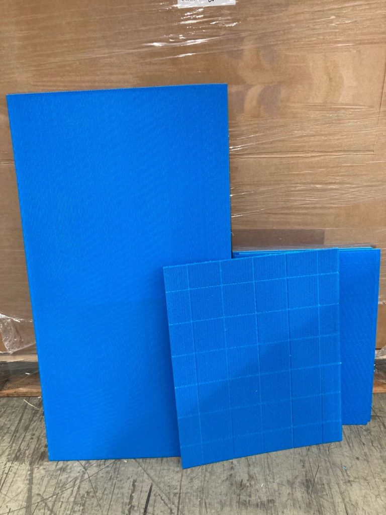 Plaque plastique bleu